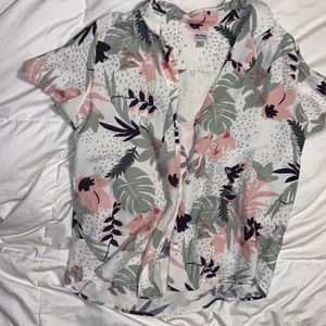 Womens tee shirt button up.